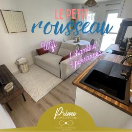 Logement 4 personnes proche de la gare petit court privée – hotel w mieście Parthenay