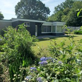 Bungalow net buiten Zuidwolde, hôtel à Zuidwolde