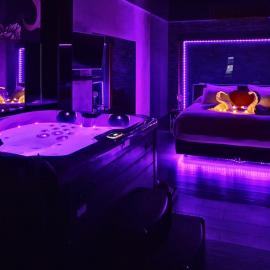 Suite avec Jacuzzi - Clim - Terrasse - Wi-Fi, hotel em Agde
