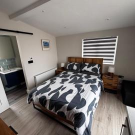 Saoirse New Cosy 1 Bedroom En suite Apartment, hotel a Kinsale