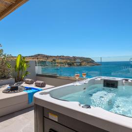 Costa Blu mare, hotel di Haraki