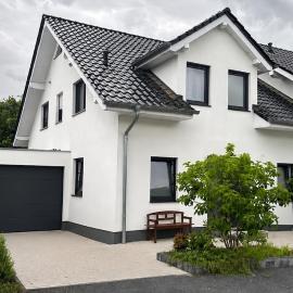 Haus mit Garten in der Nähe Rhein und Flughafen, hotel v Kolnu