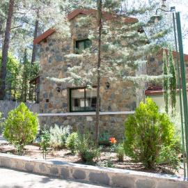 Platres Mountain Cottage, hotel i Platres