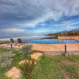 Oceanfront Villa, Punta Mango, hotel in Jucuarán