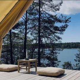 Glamping - a living room overlooking the ocean, hotel v destinácii Hammarland