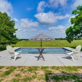 Pool, Fire Pit! Farm Retreat Near Dwtn Weatherford