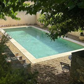 Suite dans un mas en pierre avec piscine La Forge 1846, hôtel à Servas