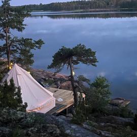 Glamping on the waterfront، فندق في Hammarland