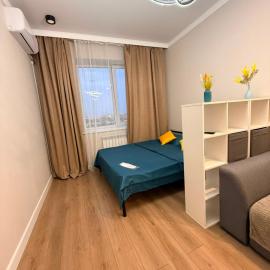 ЖК Kausar Просторная однокомнатная квартира до 4х персон 152кв, hotel in Karagandy