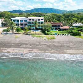 Playa Potrero Beachfront Ocean Views, Pool & BBQ
