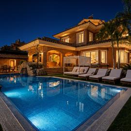 Alameda Villa - Luxury SPA, Pool, Golf and Gym, hotel a Lorca