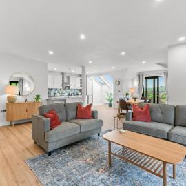 2 bedroom Spacious Luxury Penthouse, Donegal Town، فندق في دونيجال