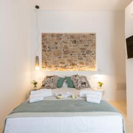 Pedra - Room in Historic Home - Pula Center