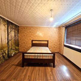 Spacious room available in Wigan, hotel in Wigan
