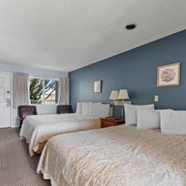 Ground floor Studio - Two Queen Beds - Pool and Hot Tub, hotel in Ocean Shores