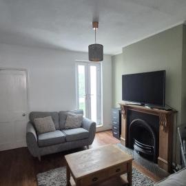 Enderby House sleeps 6 near M1 J21& M69