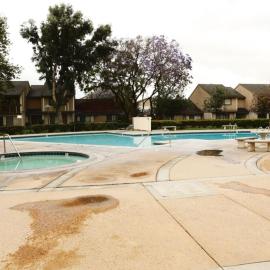 Luxurious 2 Bedroom Condo Shortest Walk To Disney, hotel v destinácii Anaheim