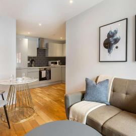 Smart 1BR Apt in Central Eastleigh near Train