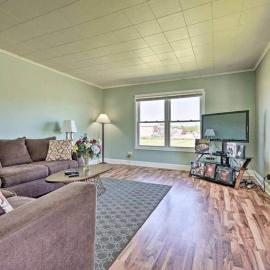 The Gathering House | Spacious 3BR Near Downtown & Beach, hotel di Sawyer