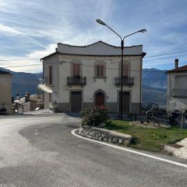 Casa vacanze Colle San Marco、Pacentroのホテル