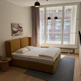 Bright 3BR Apartment in Old Town AC control