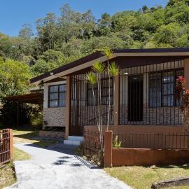 Nature Retreat in Turrialba Fast WiFi and Peaceful, hotel in Verbena Norte