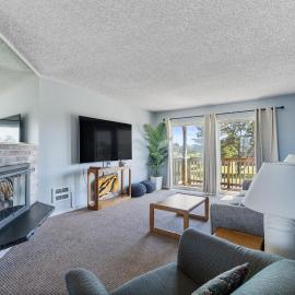 1-Bedroom Family Suite for 6 with Kitchen and Fireplace - Pool and Hot Tub