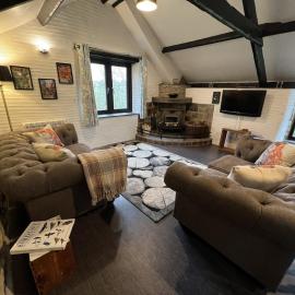 Beautiful Detached Barn Conversion & access to Pool, Hot Tub, Sauna, hotel a Lansallos