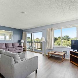 Pet-Friendly Family Fireplace Suite - Kitchen - Pool and Hot Tub