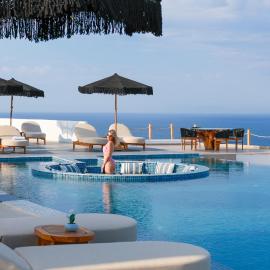 Gold Diamond Luxury Suites Santorini, hotel em Vourvoúlos