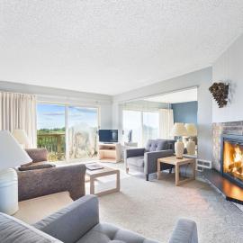 Ocean View Family Suite for 6 with Fireplace - Pool and Hot Tub, hotell i Ocean Shores