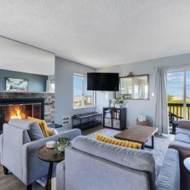 Pet-Friendly Family Suite with Full Kitchen - Pool and Hot Tub