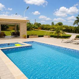 Villa la Santa, piscina infinita - Jacuzzi, hotel in Higuey