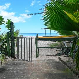 Beach-Front Bungalow, hotel in El Gigante