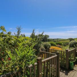 2 Court Cottage, Hillfield Village