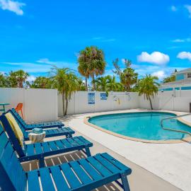 Island Villa - Cozy Beach Retreat - Walk to Village, hotell i Siesta Key