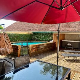 La Longère du Menuisier : Spa-Châteaux-Beauval, hotel in Romorantin