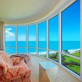 Beachfront Elegance Escape, hotel in Naples
