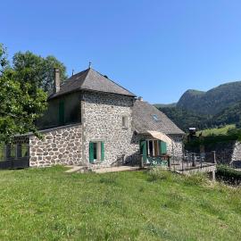 Gîte de caractère au pied du Puy Mary, hotel in Le Falgoux