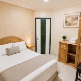 Hotel Galería Mediterráneo, hotel en Santa Ana Huiloac