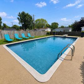 Private Heated Pool - Hot Tub - Fenced Yard