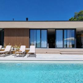 Villa ZE Istrian Design Villa with Massage Pool, готель у місті Vela Traba