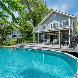 Waterfront Cottage w Pool Beach Access, hotel in Fort Erie