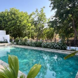 Villa Niofar - Golf, Spa, Piscine privée & plage à 5mn, hotelli kohteessa Saly Portudal
