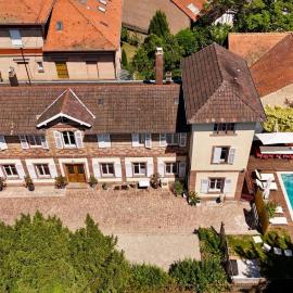Villa Avril Gîte Privé Luxe 15 pers- deux piscines intérieure, extérieure-sauna -proche Europapark, khách sạn ở Sélestat