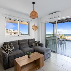 WAKE UP BY THE SEA BEACHFRONT FLATS - Protaras, hotel a Protaras