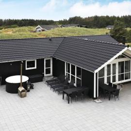 5 star holiday home in Løkken, Hotel in Løkken