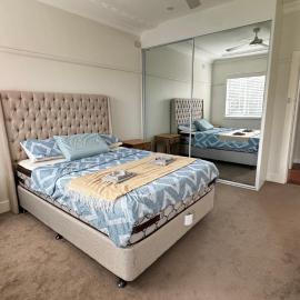 Main road apartment, hotel a Sydney