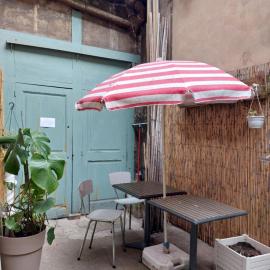Chambre calme et indépendante sur cour, hotel in Lyon