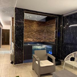 casa con jacuzzi cerca al parque del poblado, hotel in Medellín